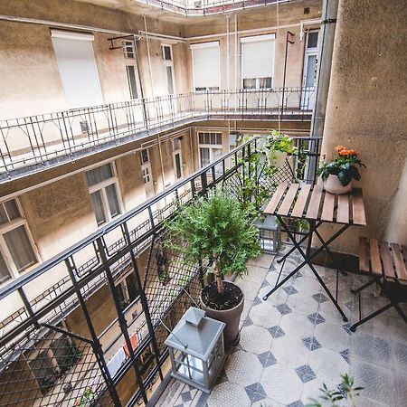 Lizmary'S Wonderland Apartamento Budapeste Exterior foto